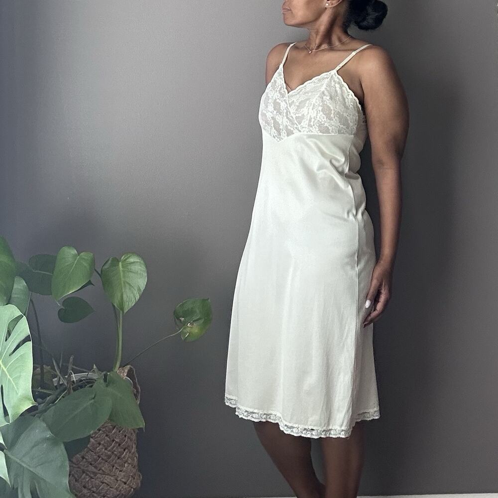 Vintage Vanity Fair Full Slip Lace Antron III‎ Nylon 70s Cream Womens 34 Medium - Picture 3 of 15